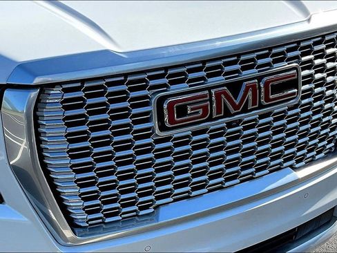 Used 2024 GMC Yukon Denali AWD/4WD image 30