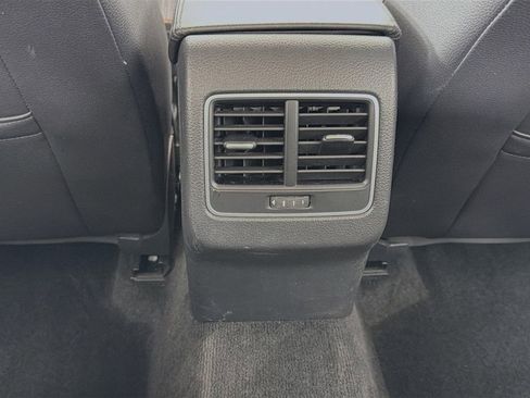 Used 2015 Volkswagen Passat 1.8T SE image 25