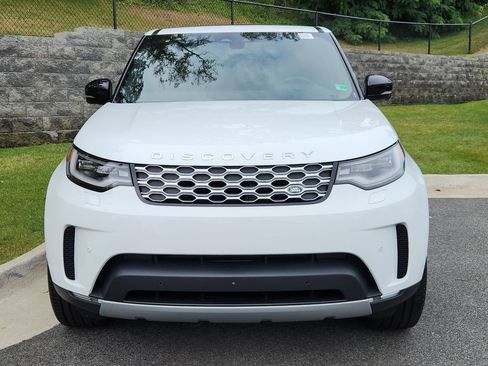 Used 2025 Land Rover Discovery S image 8