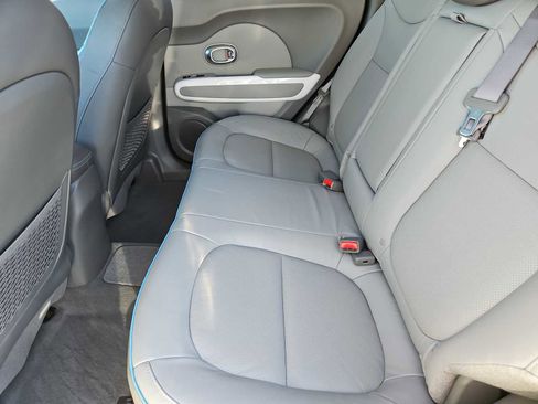 Used 2017 Kia Soul EV + image 20