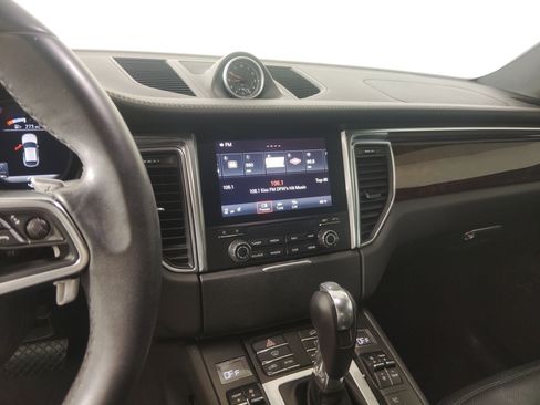Used 2018 Porsche Macan image 17