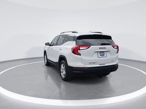 Used 2024 GMC Terrain SLE w/ Driver Convenience Package image 7