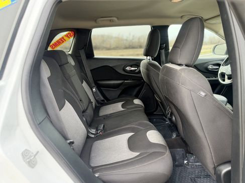 Used 2016 Jeep Cherokee Sport w/ Cold Weather Group image 12