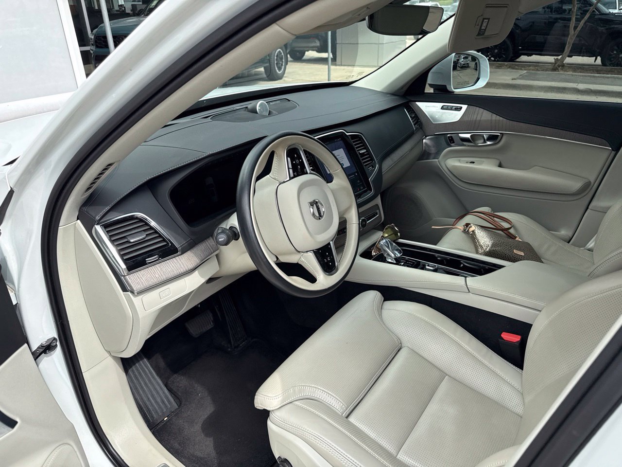 Used 2023 Volvo XC90 B6 Ultimate AWD/4WD image 9