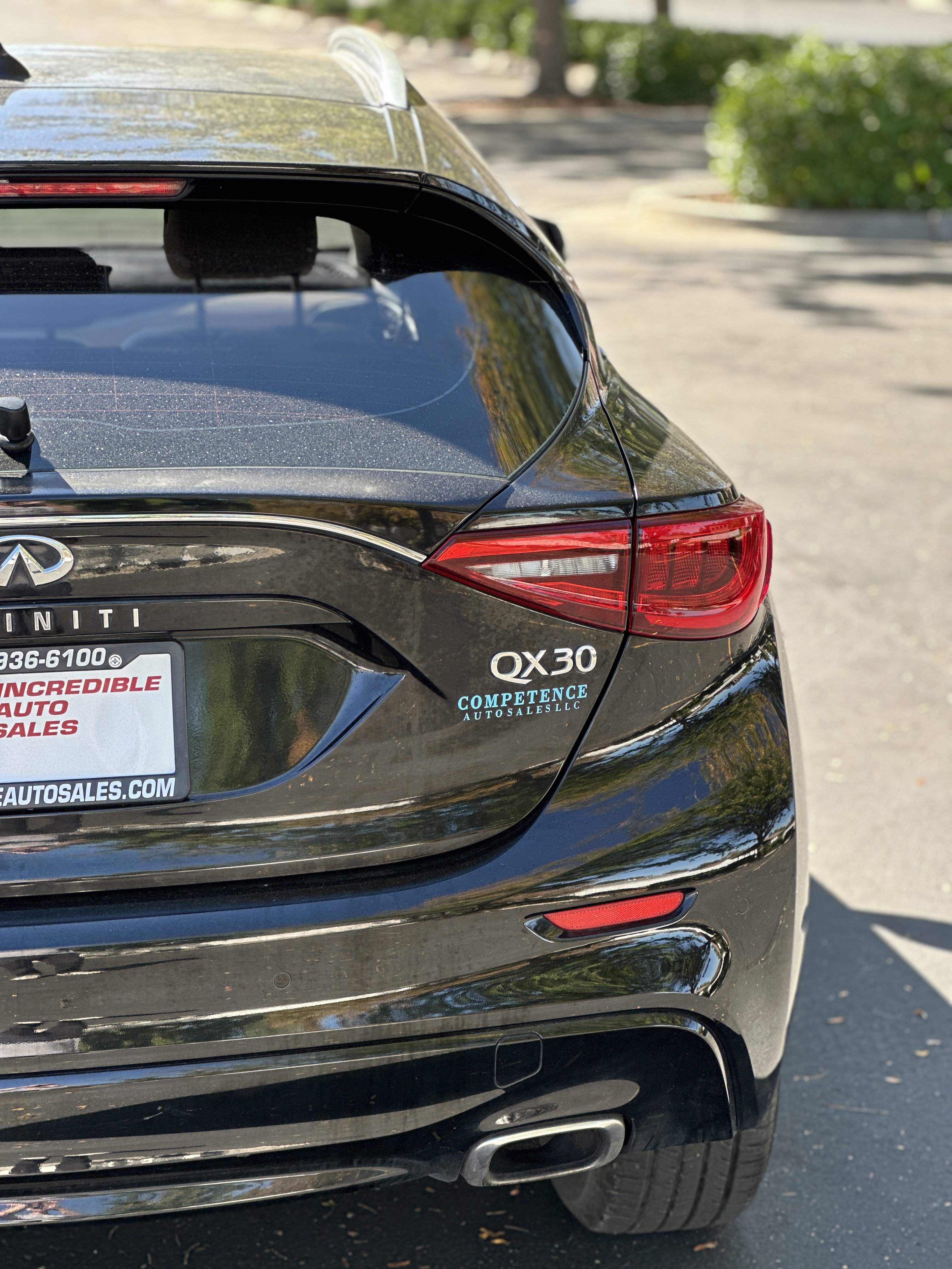 Used 2017 INFINITI QX30 Premium w/ Navigation Package FWD image 6