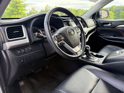 Used 2018 Toyota Highlander XLE AWD/4WD image 22