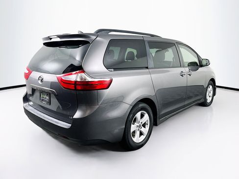 Used 2018 Toyota Sienna LE FWD image 9