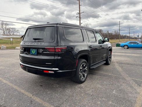 Used 2023 Jeep Wagoneer Series III w/ Preferred Equipment Group image 5