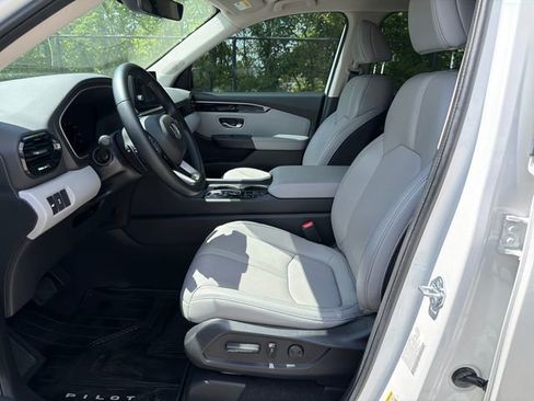 Used 2025 Honda Pilot EX-L image 11
