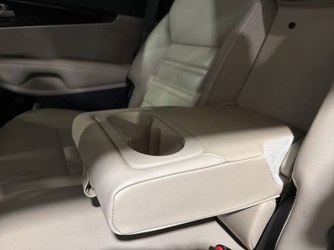 Used 2019 Kia Sorento EX image 30