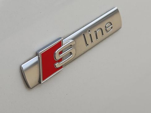 Used 2018 Audi A4 2.0T Ultra Premium w/ Convenience Package image 12