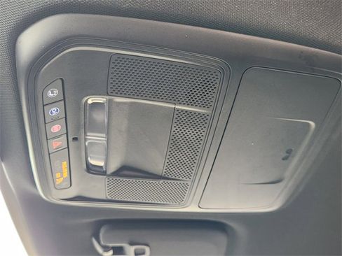 Used 2025 GMC Acadia Elevation image 25