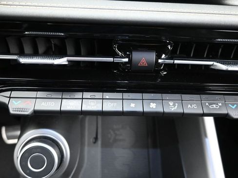 Used 2025 Alfa Romeo Tonale AWD/4WD image 14