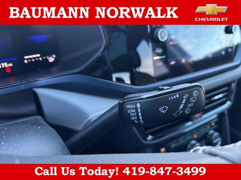Used 2024 Volkswagen Taos SE w/ Panoramic Sunroof Package AWD/4WD image 6