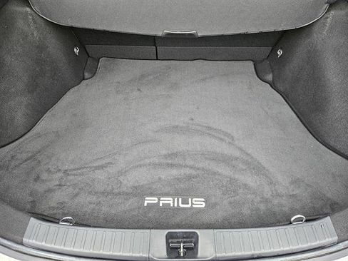 Used 2020 Toyota Prius XLE image 21