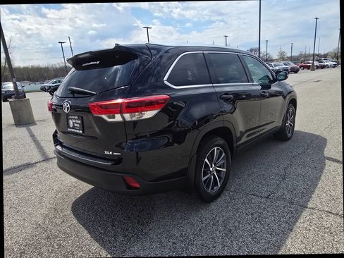 Used 2019 Toyota Highlander XLE image 4