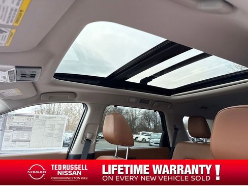 New 2026 Nissan Pathfinder Platinum image 21