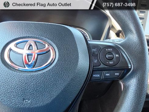 Used 2022 Toyota RAV4 XLE AWD/4WD image 28