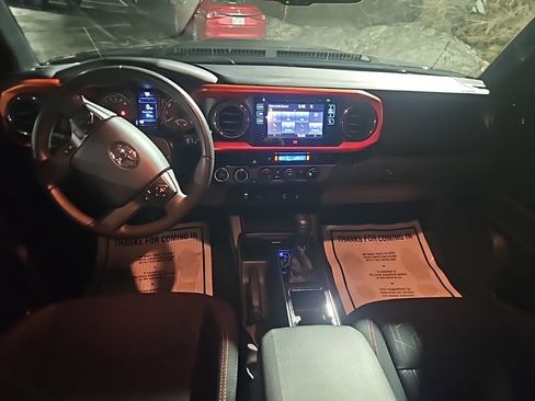 Used 2017 Toyota Tacoma TRD Sport image 7