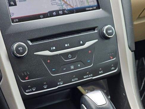 Used 2013 Ford Fusion SE FWD image 9