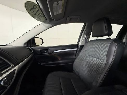 Used 2018 Toyota Highlander Plus FWD image 13
