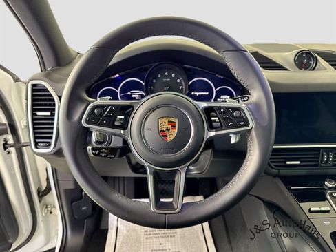 Used 2023 Porsche Cayenne w/ Premium Package AWD/4WD image 12