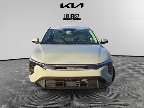 New 2025 Kia K4 LXS image 2