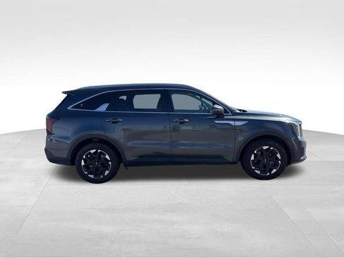 Used 2024 Kia Sorento S FWD image 13