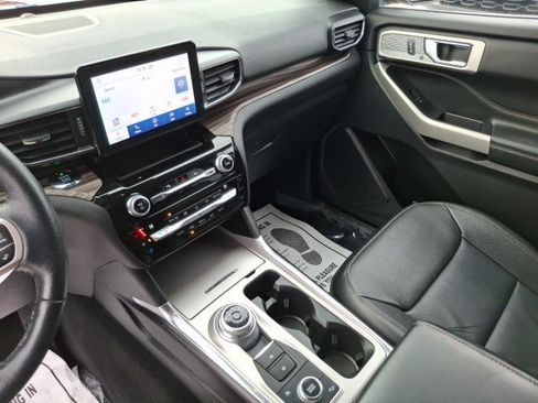 Used 2021 Ford Explorer Limited image 17
