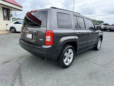 Used 2016 Jeep Patriot Latitude FWD image 5
