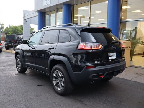 Used 2019 Jeep Cherokee Trailhawk w/ Cold Weather Group AWD/4WD image 3