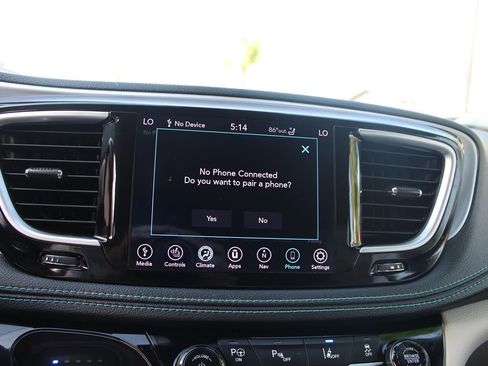 Used 2020 Chrysler Pacifica Limited w/ Advanced Safetytec Group FWD image 31