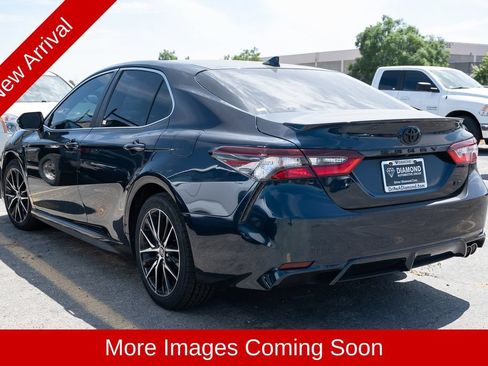 Used 2021 Toyota Camry SE FWD image 5