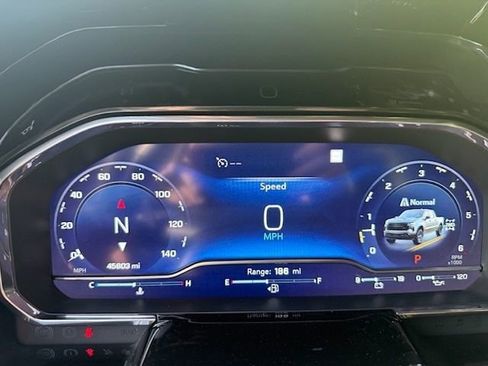 Used 2022 Chevrolet Silverado 1500 LT Trail Boss w/ Protection Package AWD/4WD image 8