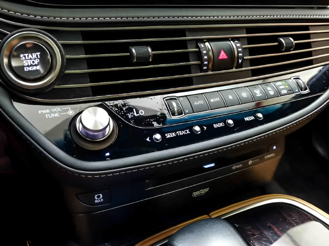 Used 2021 Lexus LS 500 AWD w/ Interior Upgrade Package image 19