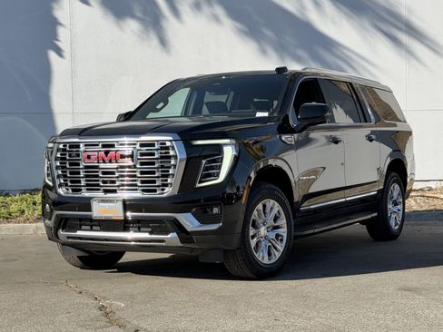 Used 2025 GMC Yukon XL Denali image 2