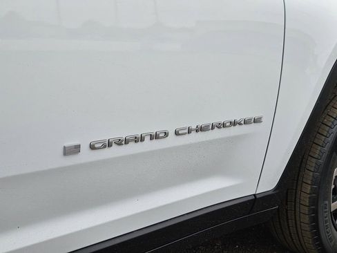 New 2025 Jeep Grand Cherokee L Limited w/ Luxury Tech Group II RWD image 41