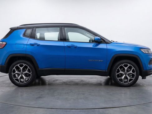 Used 2025 Jeep Compass Limited AWD/4WD image 11