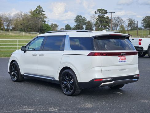 Used 2023 Kia Carnival SX image 4