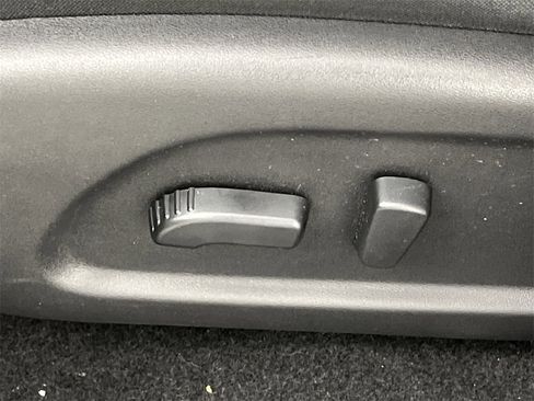 Used 2019 Nissan Pathfinder SV image 12