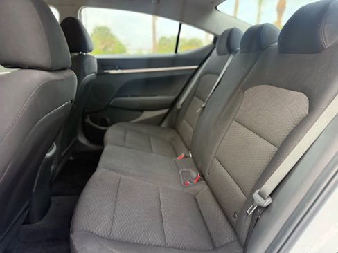 Used 2020 Hyundai Elantra SE w/ Cargo Package (C1) image 16