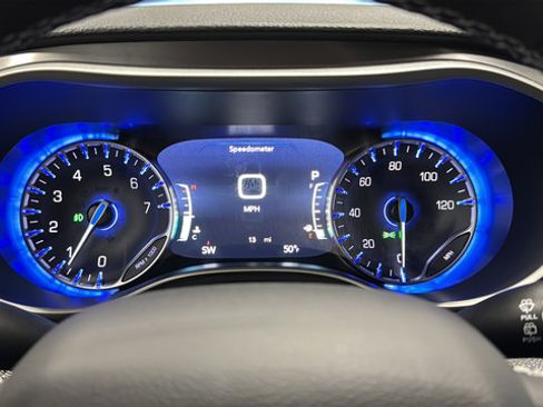 New 2026 Chrysler Pacifica Select AWD/4WD image 16