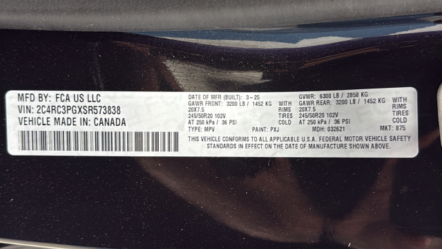 Certified 2025 Chrysler Pacifica Pinnacle w/ Trailer Tow Group AWD/4WD image 30