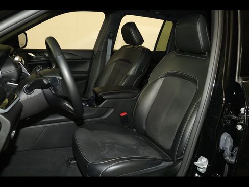 Used 2022 Jeep Grand Cherokee Altitude image 22