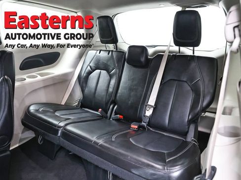 Used 2024 Chrysler Pacifica Touring-L FWD image 26