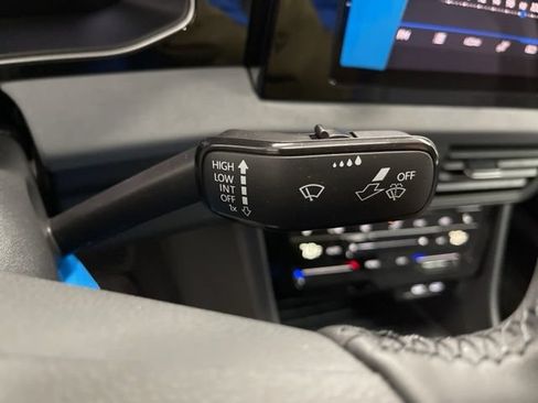 New 2026 Volkswagen Jetta SE FWD image 18