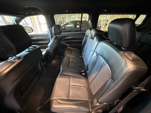 Used 2024 Jeep Wagoneer L Series III w/ Flexible Seating Group AWD/4WD image 12