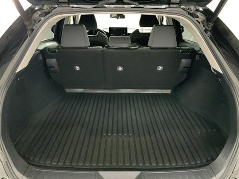 Used 2021 Toyota Venza LE image 11