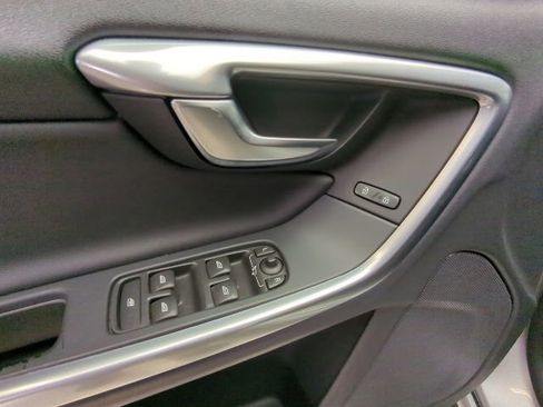 Used 2016 Volvo V60 T5 Premier w/ Convenience Package image 26