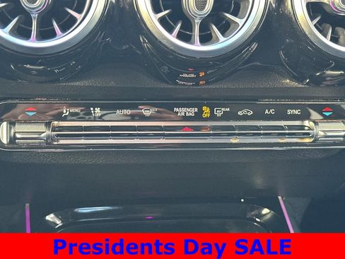 Used 2020 Mercedes-Benz GLB 250 4MATIC image 21